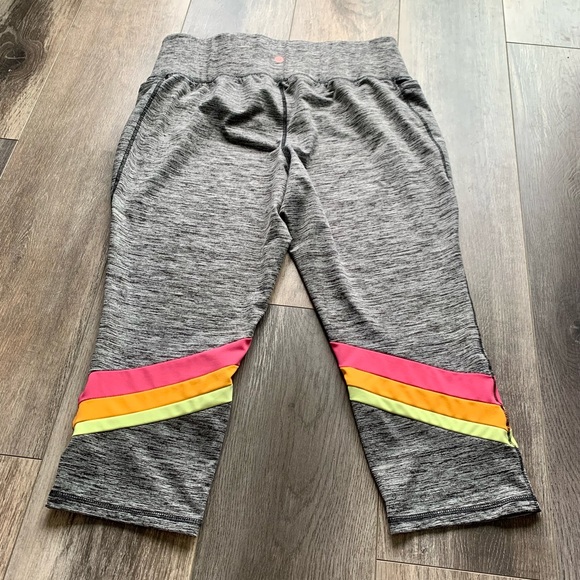 Plus Size Yoga Capris Pants Women’s Size 18/20 Moisture Wicking Livi Lan… - Picture 3 of 9